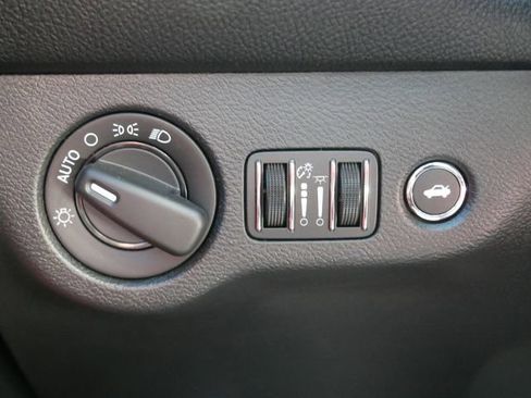 Used 2015 Dodge Challenger SRT Hellcat image 23