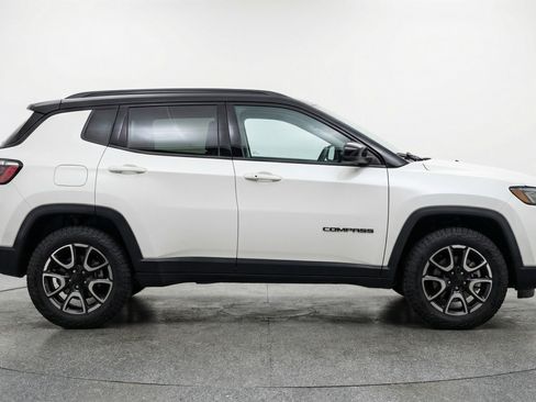 Used 2025 Jeep Compass Trailhawk AWD/4WD image 11