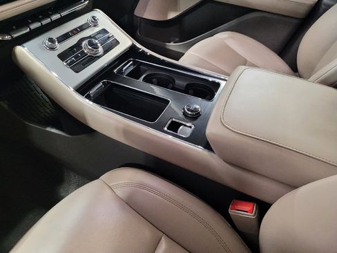 Used 2021 Lincoln Aviator 2WD image 26