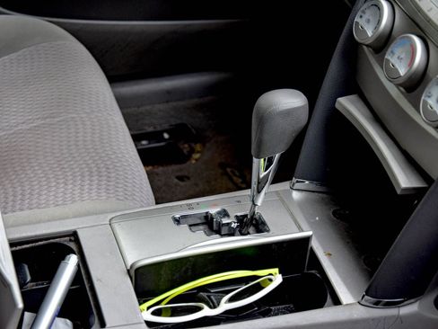 Used 2011 Toyota Camry LE FWD image 9