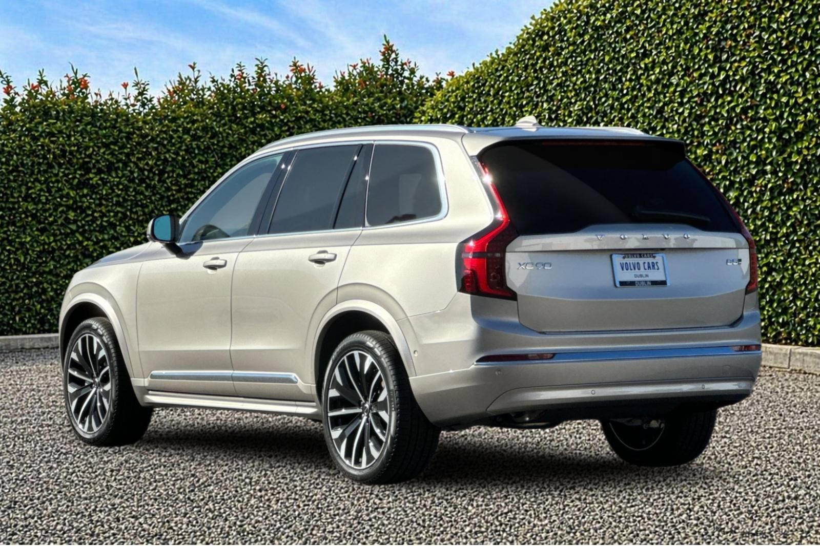 New 2026 Volvo XC90 B5 Ultra w/ Protection Package Premier AWD/4WD image 4