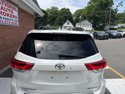 Used 2017 Toyota Highlander XLE w/ Protection Package #3 AWD/4WD image 9