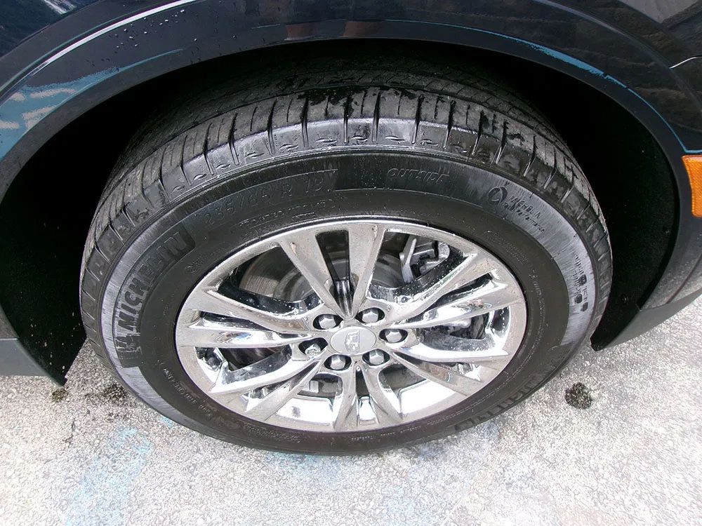 Used 2021 Cadillac XT5 Premium Luxury w/ LPO, Floor Liner Package AWD/4WD image 9