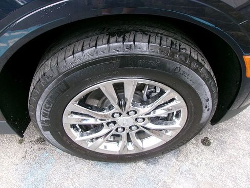 Used 2021 Cadillac XT5 Premium Luxury w/ LPO, Floor Liner Package AWD/4WD image 9