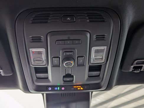 Used 2023 GMC Yukon Denali Ultimate AWD/4WD image 24