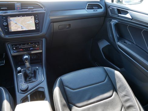 Certified 2022 Volkswagen Tiguan SEL R-Line image 11