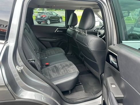 Used 2023 Mitsubishi Outlander SE AWD/4WD image 36
