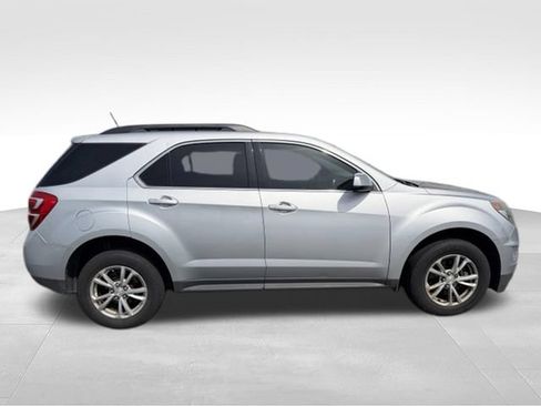 Used 2017 Chevrolet Equinox LT FWD image 4