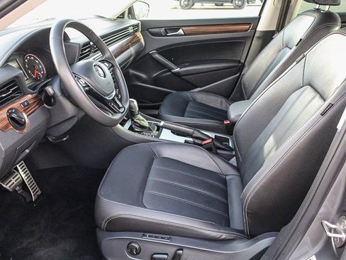 Used 2022 Volkswagen Passat 2.0T image 16