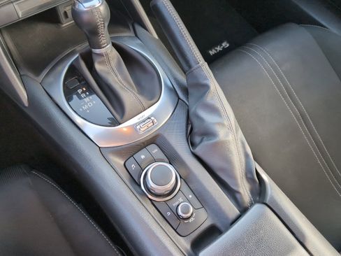 Used 2021 MAZDA MX-5 Miata Club image 23