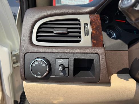 Used 2010 GMC Yukon Denali image 31