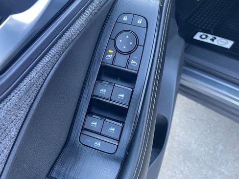 Used 2023 Nissan Rogue SV image 13