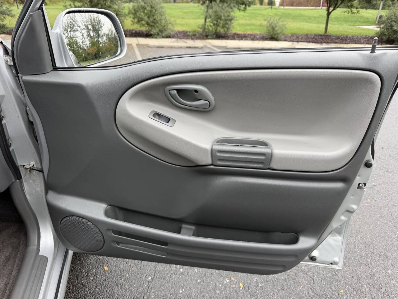 Used 2004 Chevrolet Tracker LT AWD/4WD image 25