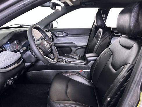 Used 2024 Jeep Compass Latitude image 20