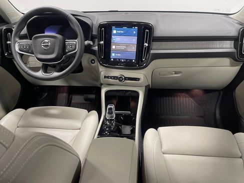 Used 2025 Volvo XC40 B5 Plus w/ Protection Package Premier image 29