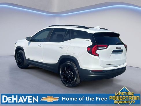 Used 2023 GMC Terrain SLE w/ Driver Convenience Package FWD image 4