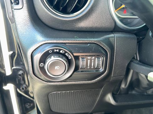 Used 2022 Jeep Wrangler Unlimited Sahara image 15