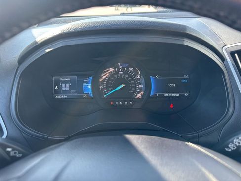 Used 2022 Ford Edge SEL image 2