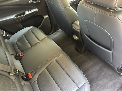 Used 2022 Chevrolet Bolt EUV LT w/ Convenience Package FWD image 32