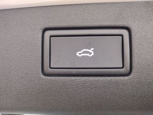 New 2026 Volkswagen Tiguan SE image 17