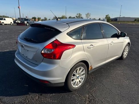 Used 2012 Ford Focus SE FWD image 4
