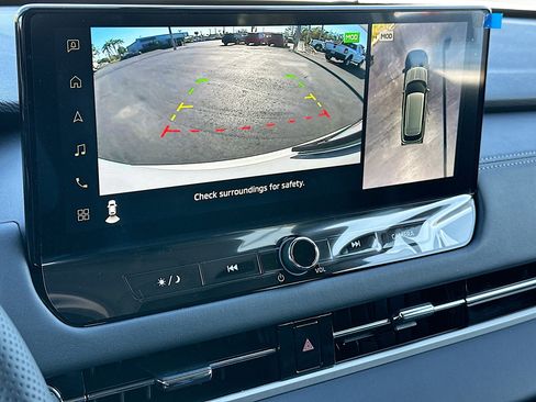 New 2025 Mitsubishi Outlander SE image 9