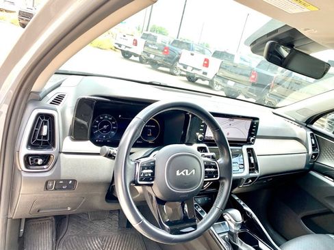 Used 2023 Kia Sorento SX AWD/4WD image 11