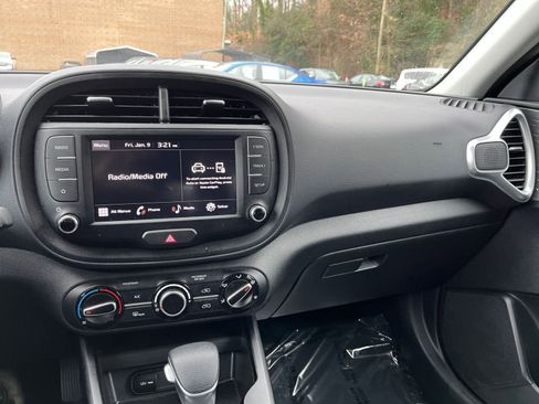 Used 2025 Kia Soul LX w/ LX Technology Package image 18