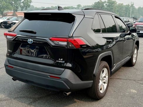 Used 2021 Toyota RAV4 LE AWD/4WD image 6