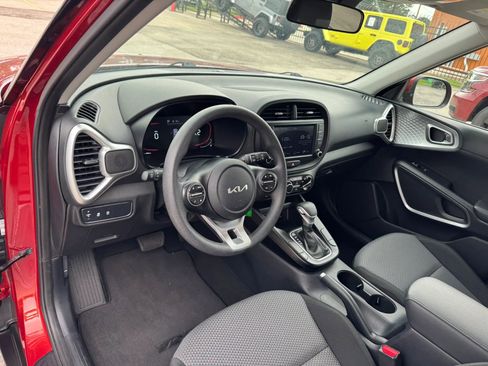 Used 2023 Kia Soul LX w/ Option Group 015 FWD image 20