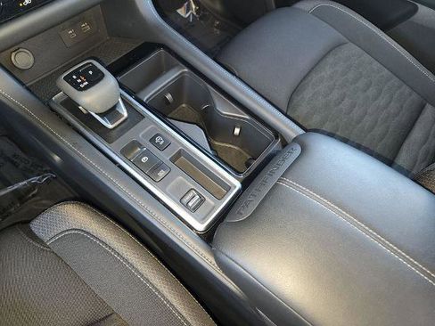 Certified 2025 Nissan Pathfinder SV image 22