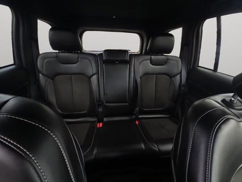 Used 2023 Jeep Grand Cherokee Altitude AWD/4WD image 17