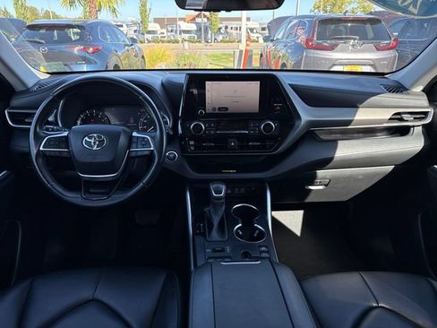 Used 2023 Toyota Highlander XLE AWD/4WD image 27