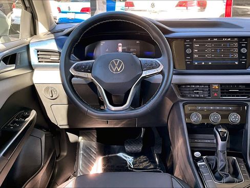 Certified 2023 Volkswagen Taos SE w/ Panoramic Sunroof Package image 6