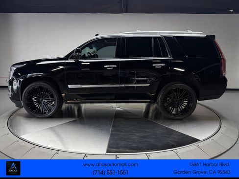 Used 2017 Cadillac Escalade Premium Luxury AWD/4WD image 4
