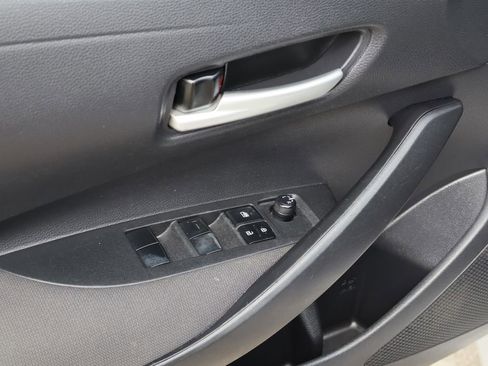 Used 2020 Toyota Corolla LE FWD image 19