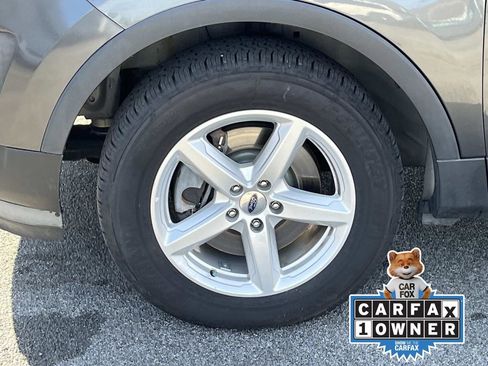 Used 2017 Ford Explorer XLT image 11