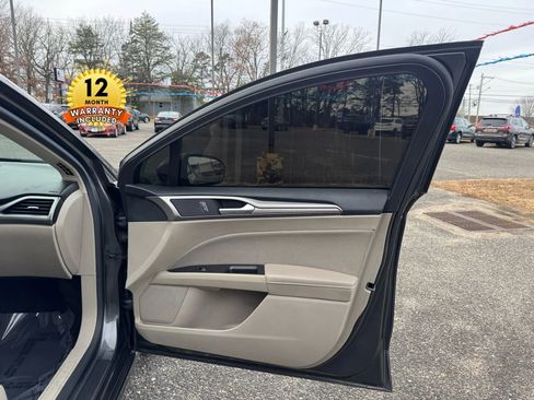 Used 2017 Ford Fusion SE image 22