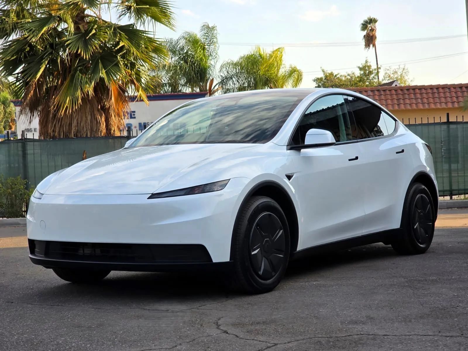 Used 2026 Tesla Model Y Long Range AWD/4WD image 1