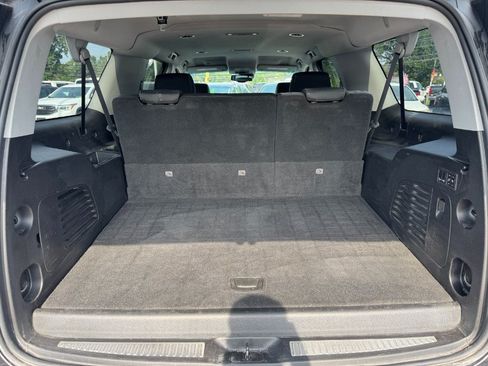 Used 2018 Chevrolet Suburban Premier AWD/4WD image 18