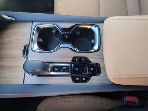 New 2026 Lexus RX 450h AWD image 18