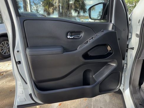 Used 2023 Nissan Frontier SV w/ Midnight Edition Package image 17