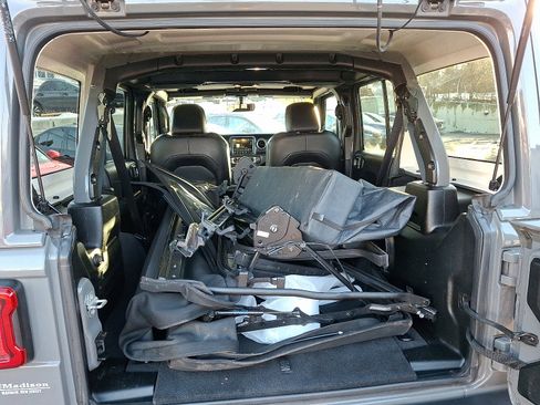 Used 2018 Jeep Wrangler Unlimited Sahara w/ Dual Top Group image 28