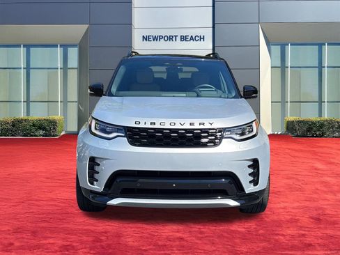 Used 2024 Land Rover Discovery Dynamic SE image 6