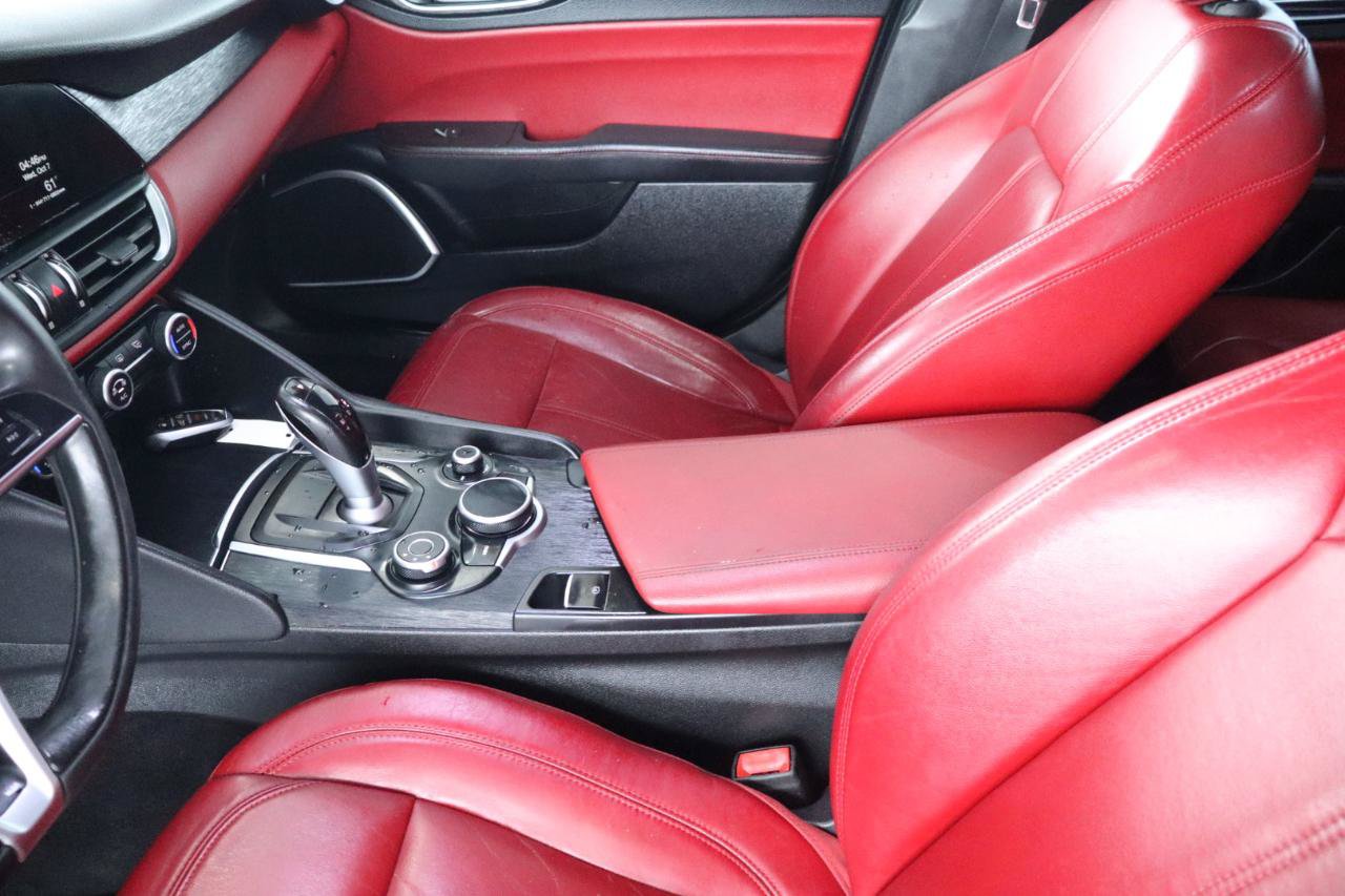 Used 2019 Alfa Romeo Giulia w/ Quick Order Package 22K Sport RWD image 17