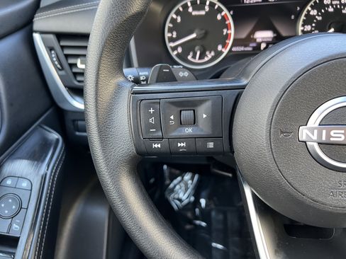 Used 2024 Nissan Rogue SV image 26