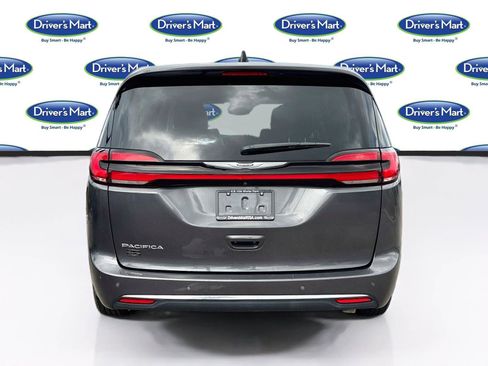 Used 2023 Chrysler Pacifica Touring-L FWD image 6