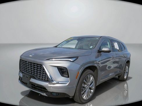 Used 2025 Buick Enclave Avenir w/ Super Cruise Package AWD/4WD image 4