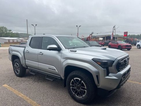 Used 2024 Toyota Tacoma TRD Sport w/ TRD Sport Premium Package AWD/4WD image 9