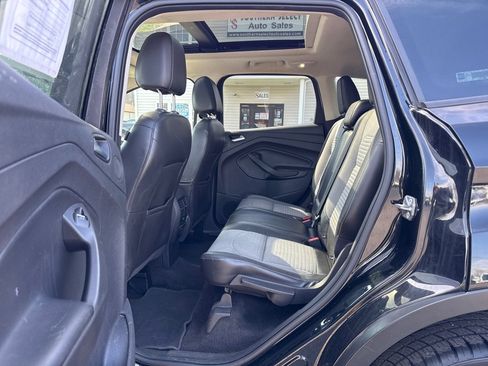 Used 2017 Ford Escape SE w/ Equipment Group 201A AWD/4WD image 12